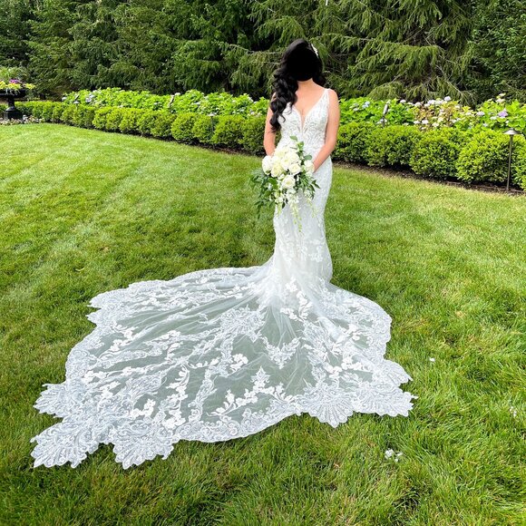 Enzoani Olaya Wedding Dress - Mermaid, Lace, Size 6